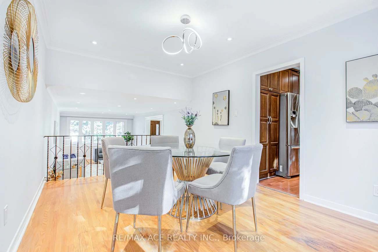 18, Arran, Newtonbrook East, Toronto