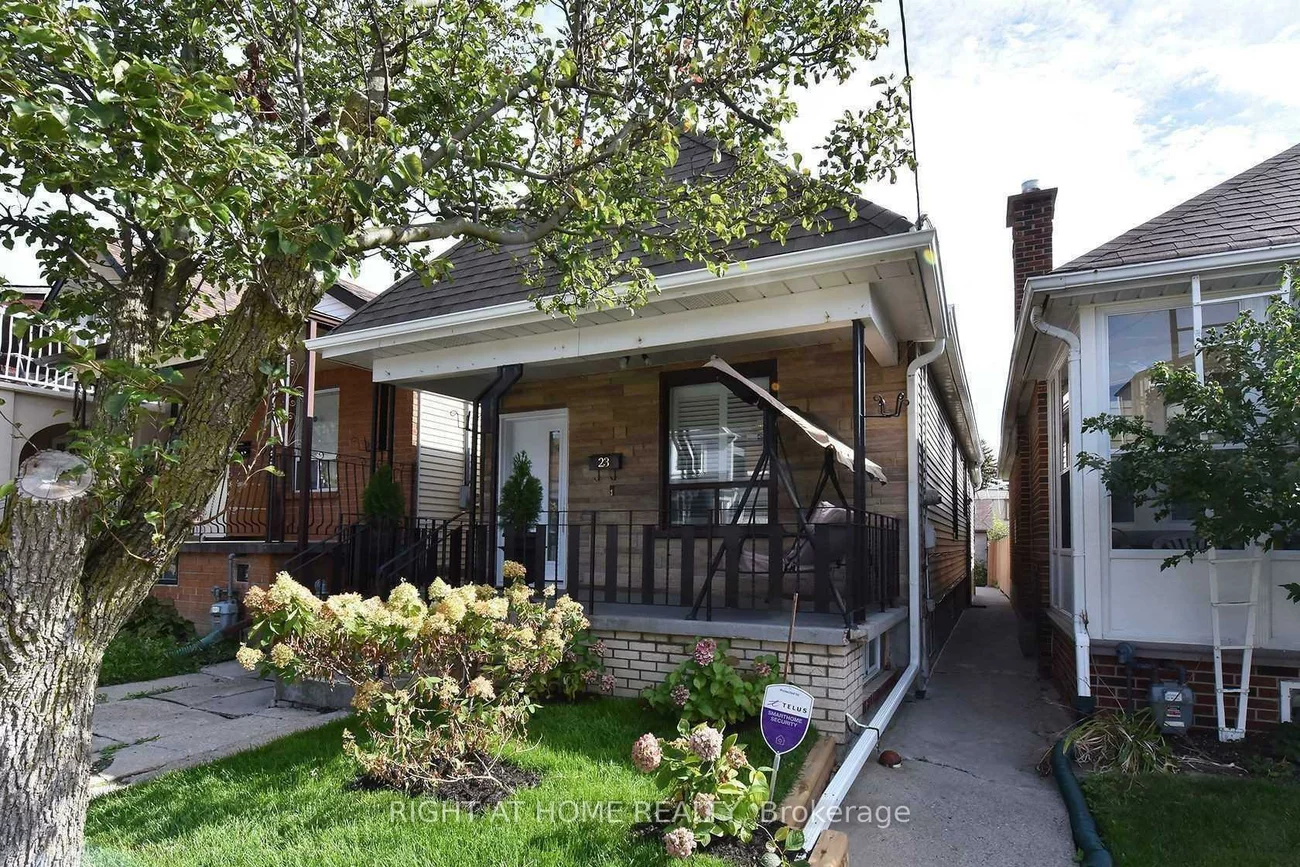 23, Amherst, Oakwood Village, Toronto