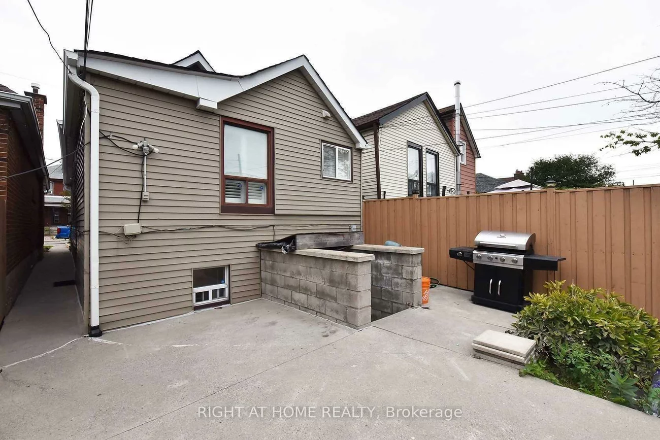 23, Amherst, Oakwood Village, Toronto