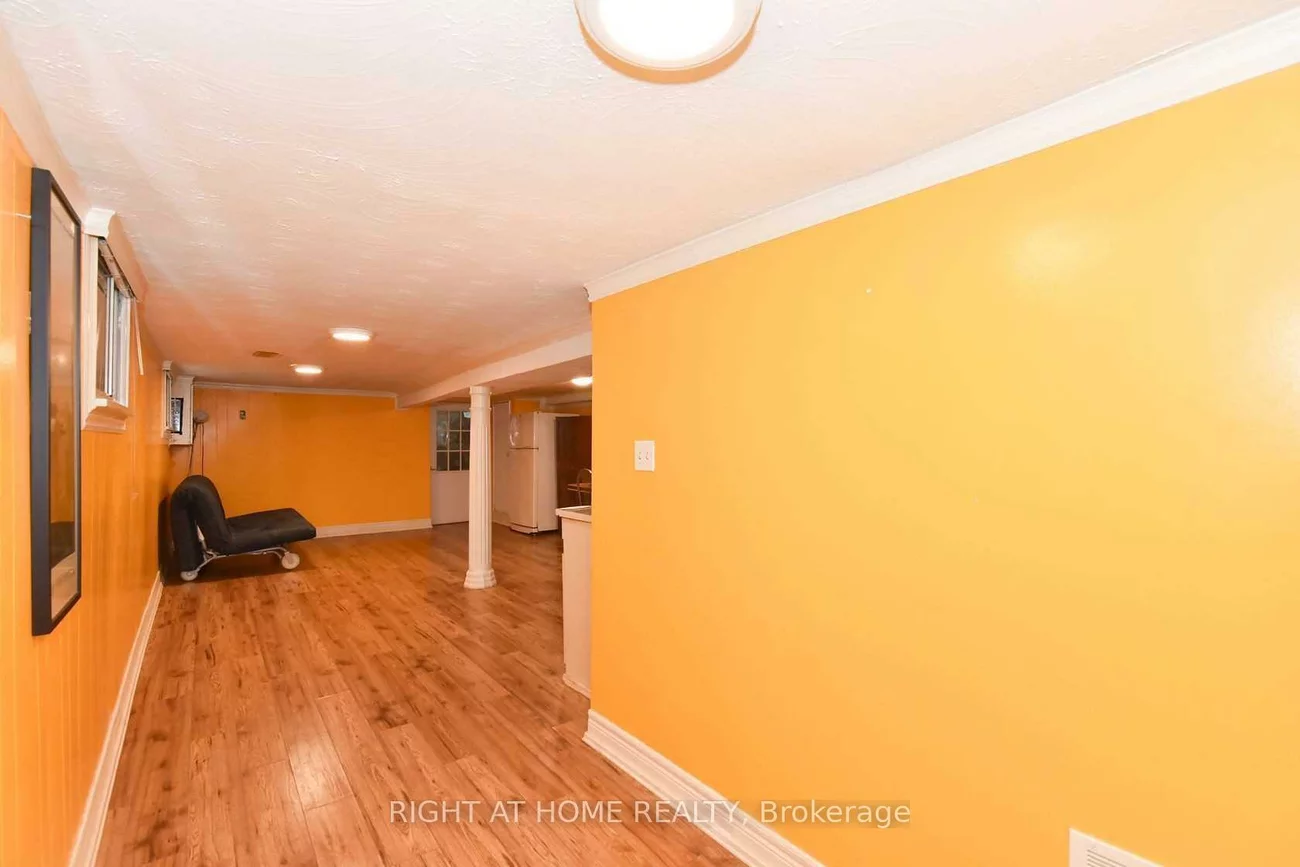 23, Amherst, Oakwood Village, Toronto