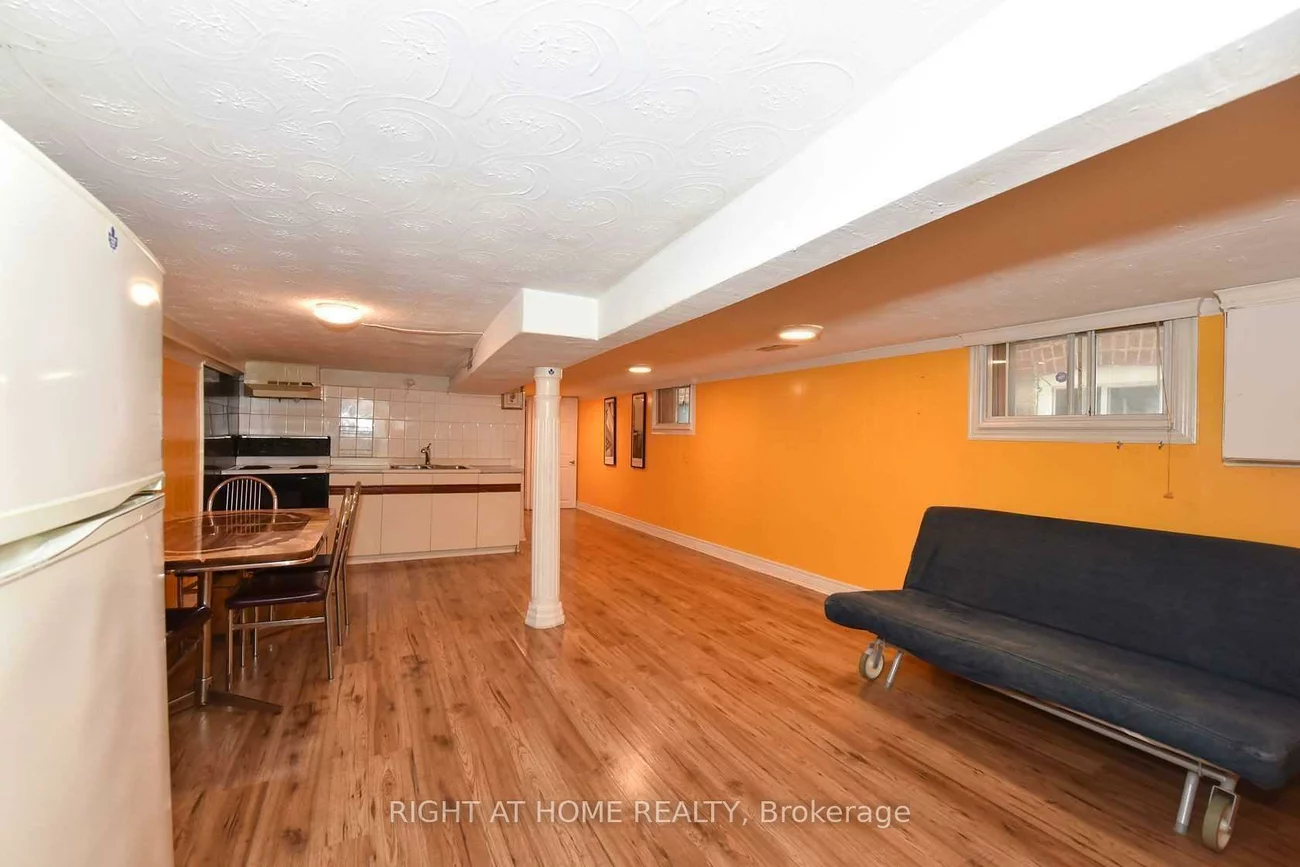 23, Amherst, Oakwood Village, Toronto