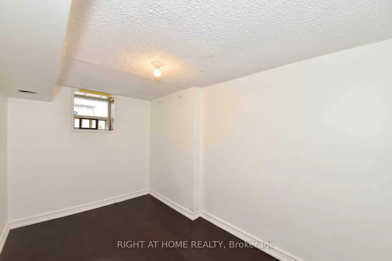 23, Amherst, Oakwood Village, Toronto