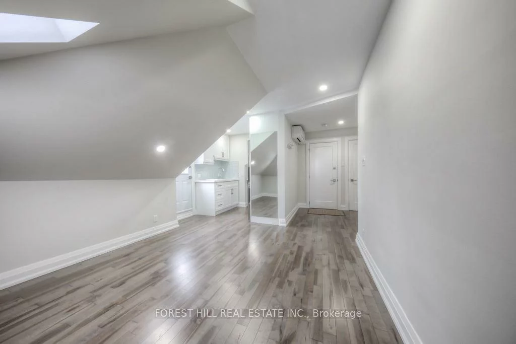 1747, Bathurst, Forest Hill South, Toronto