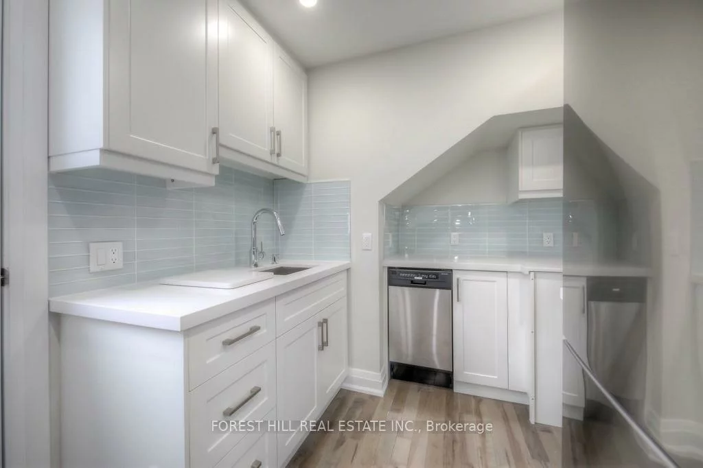 1747, Bathurst, Forest Hill South, Toronto
