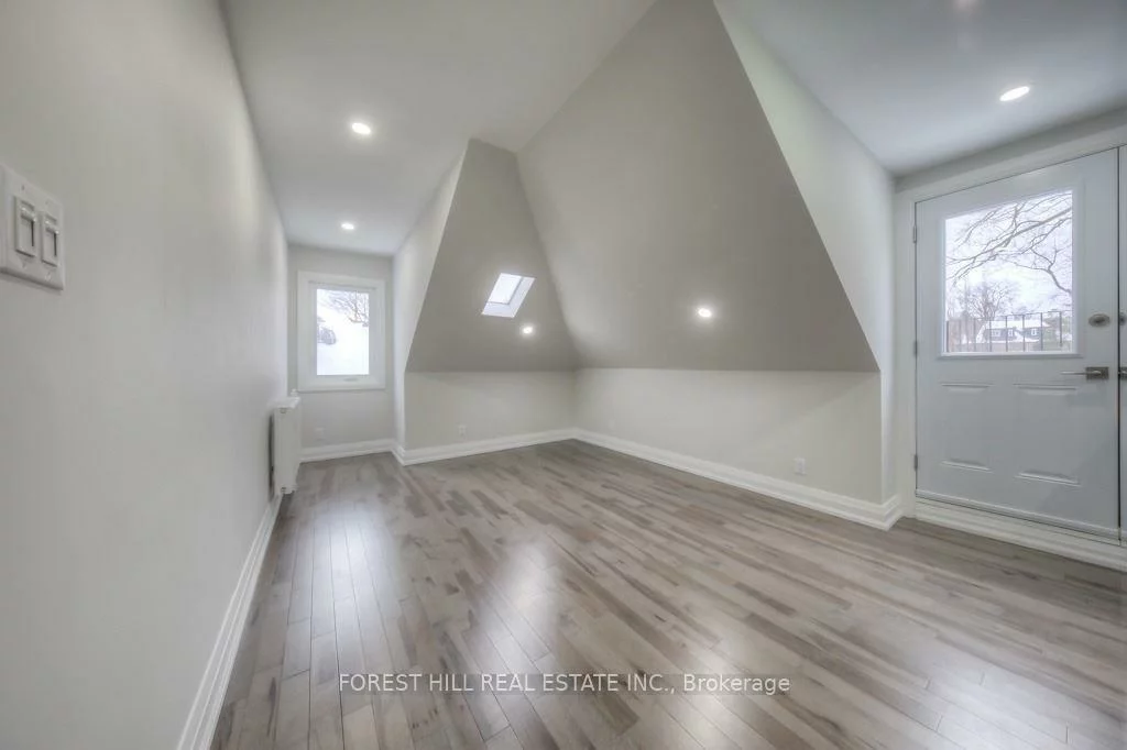 1747, Bathurst, Forest Hill South, Toronto