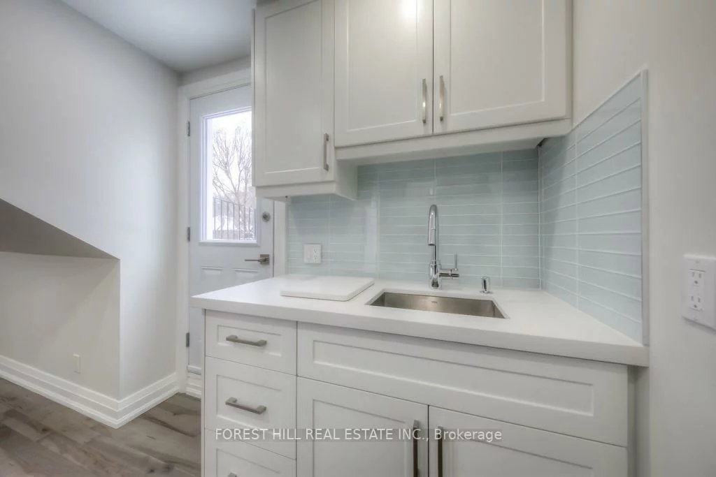 1747, Bathurst, Forest Hill South, Toronto