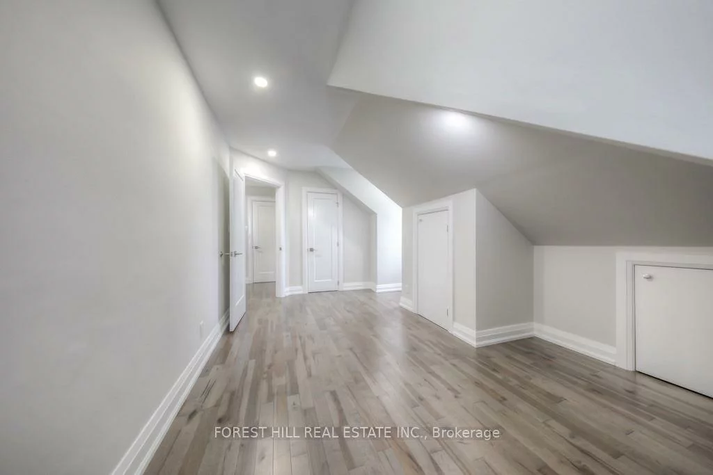 1747, Bathurst, Forest Hill South, Toronto