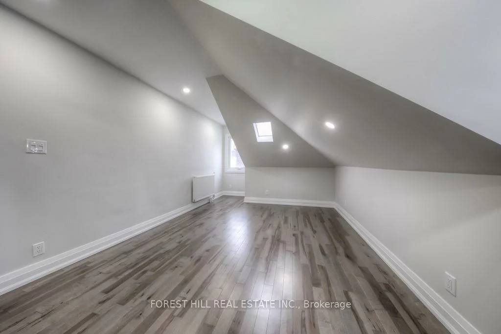 1747, Bathurst, Forest Hill South, Toronto
