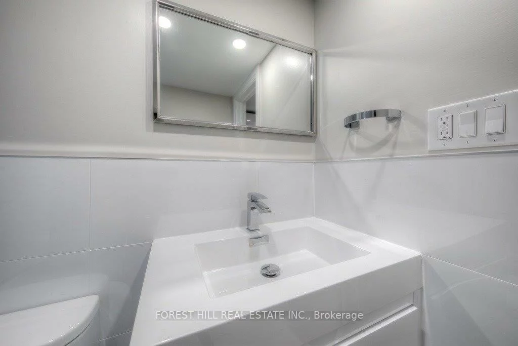 1747, Bathurst, Forest Hill South, Toronto