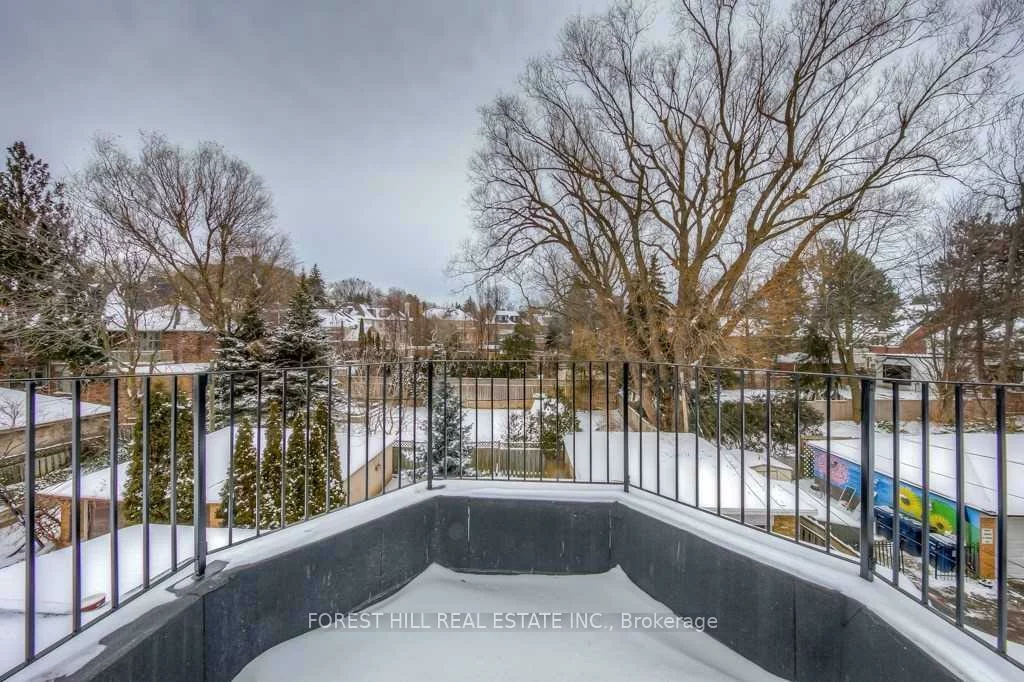 1747, Bathurst, Forest Hill South, Toronto