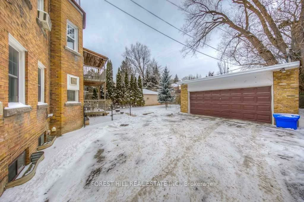 1747, Bathurst, Forest Hill South, Toronto