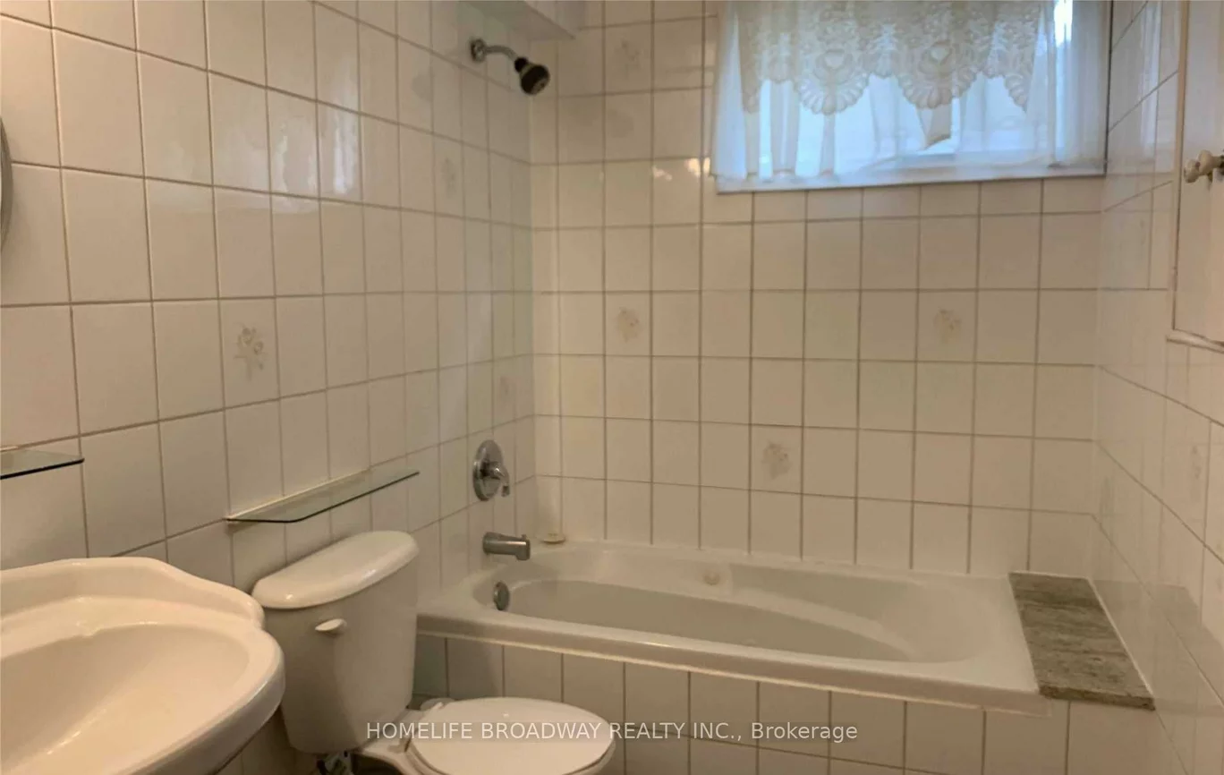 76, Citation, Bayview Village, Toronto