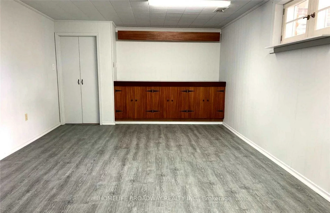 76, Citation, Bayview Village, Toronto