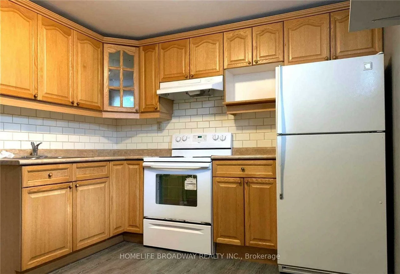 76, Citation, Bayview Village, Toronto