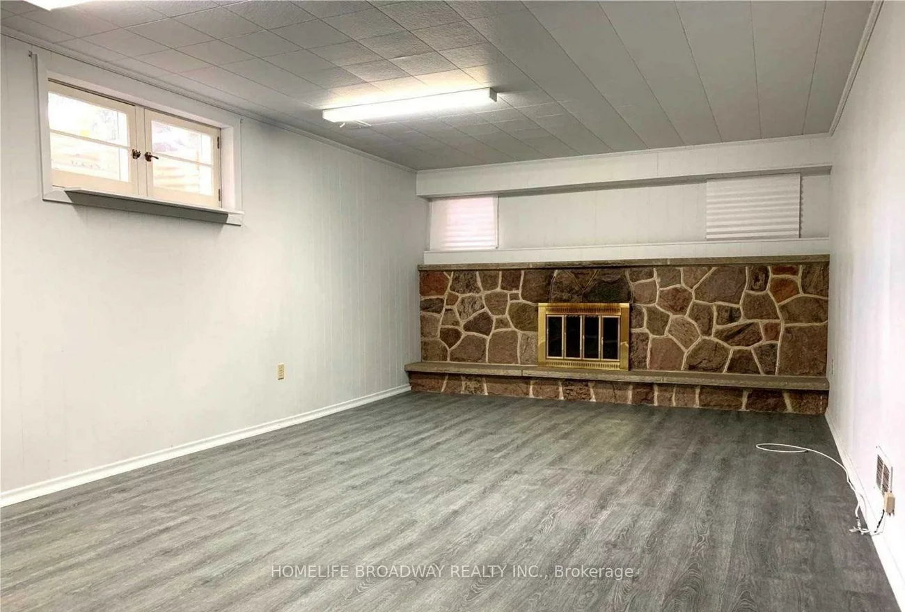 76, Citation, Bayview Village, Toronto