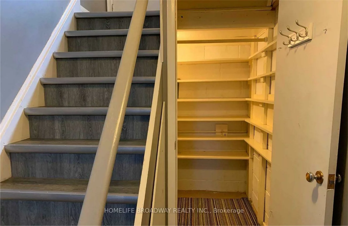 76, Citation, Bayview Village, Toronto