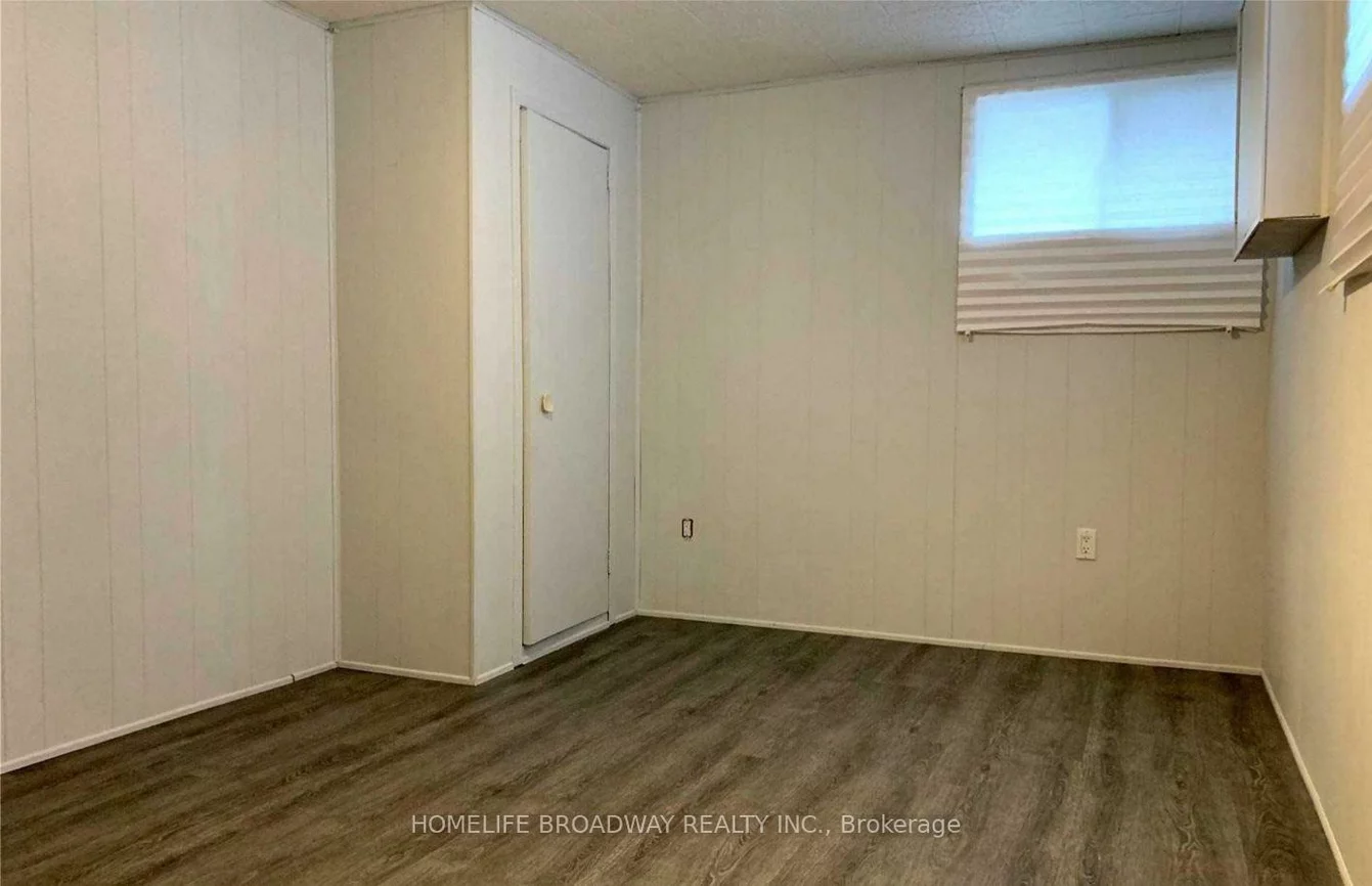76, Citation, Bayview Village, Toronto