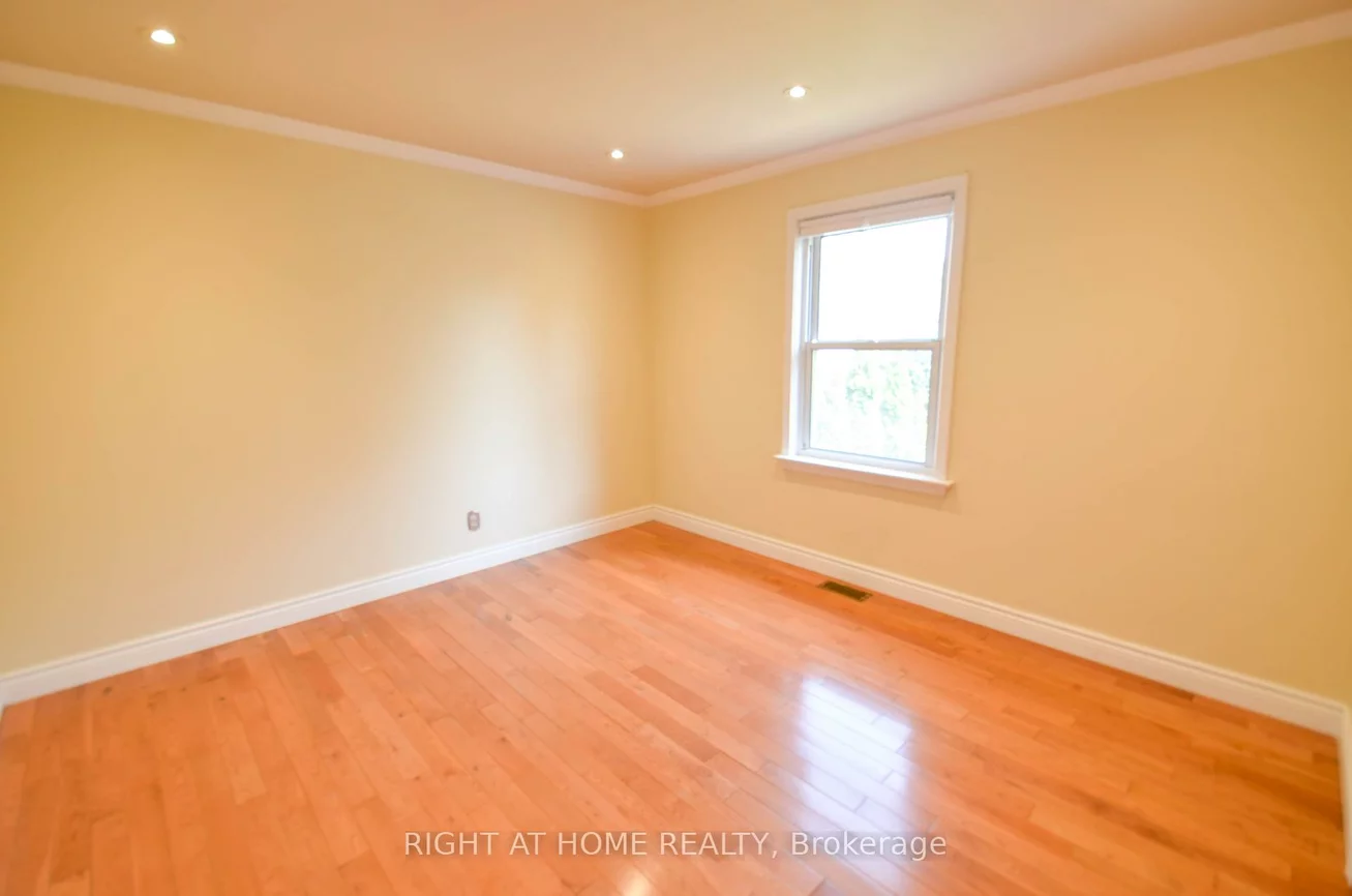 203, Kingsdale, Willowdale East, Toronto