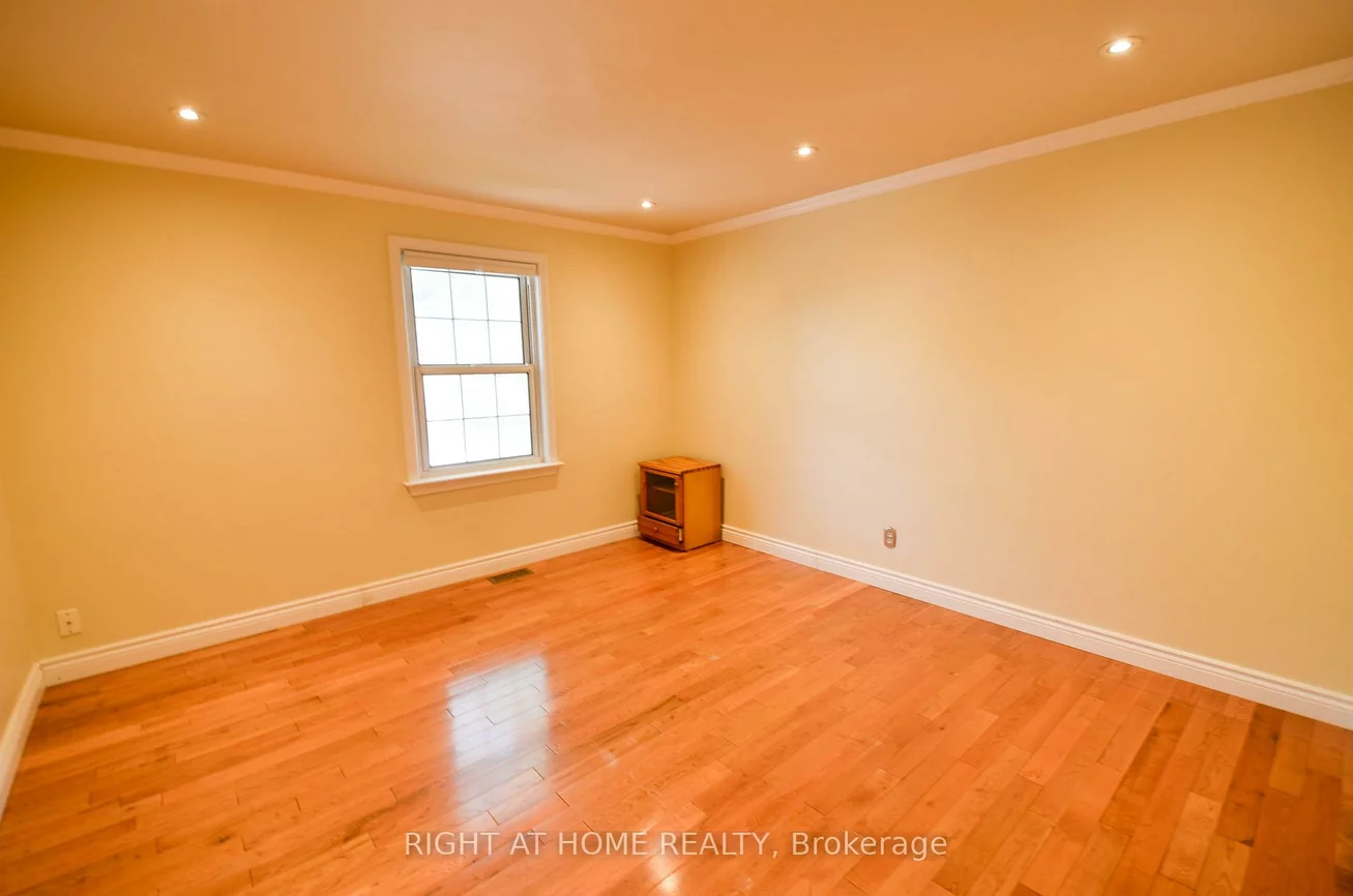 203, Kingsdale, Willowdale East, Toronto