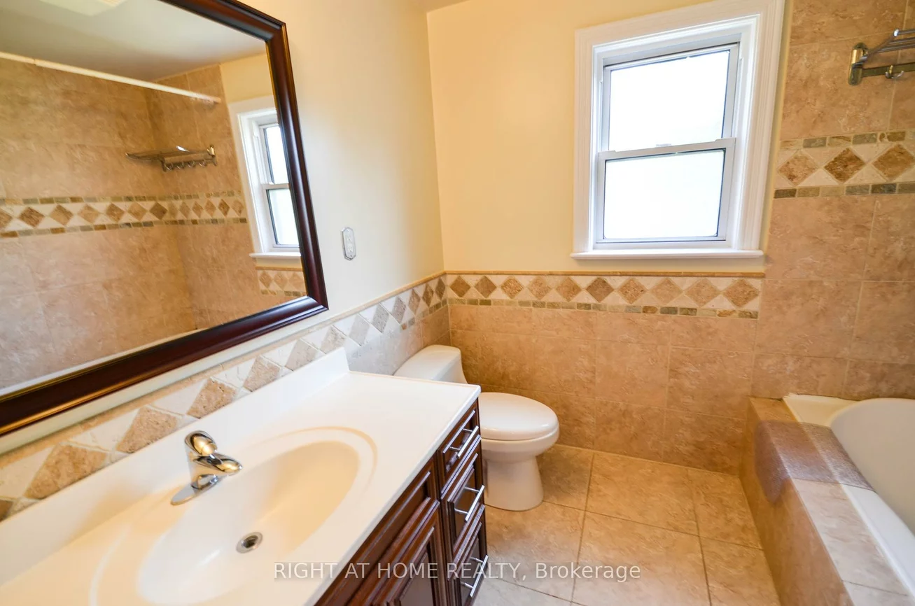 203, Kingsdale, Willowdale East, Toronto