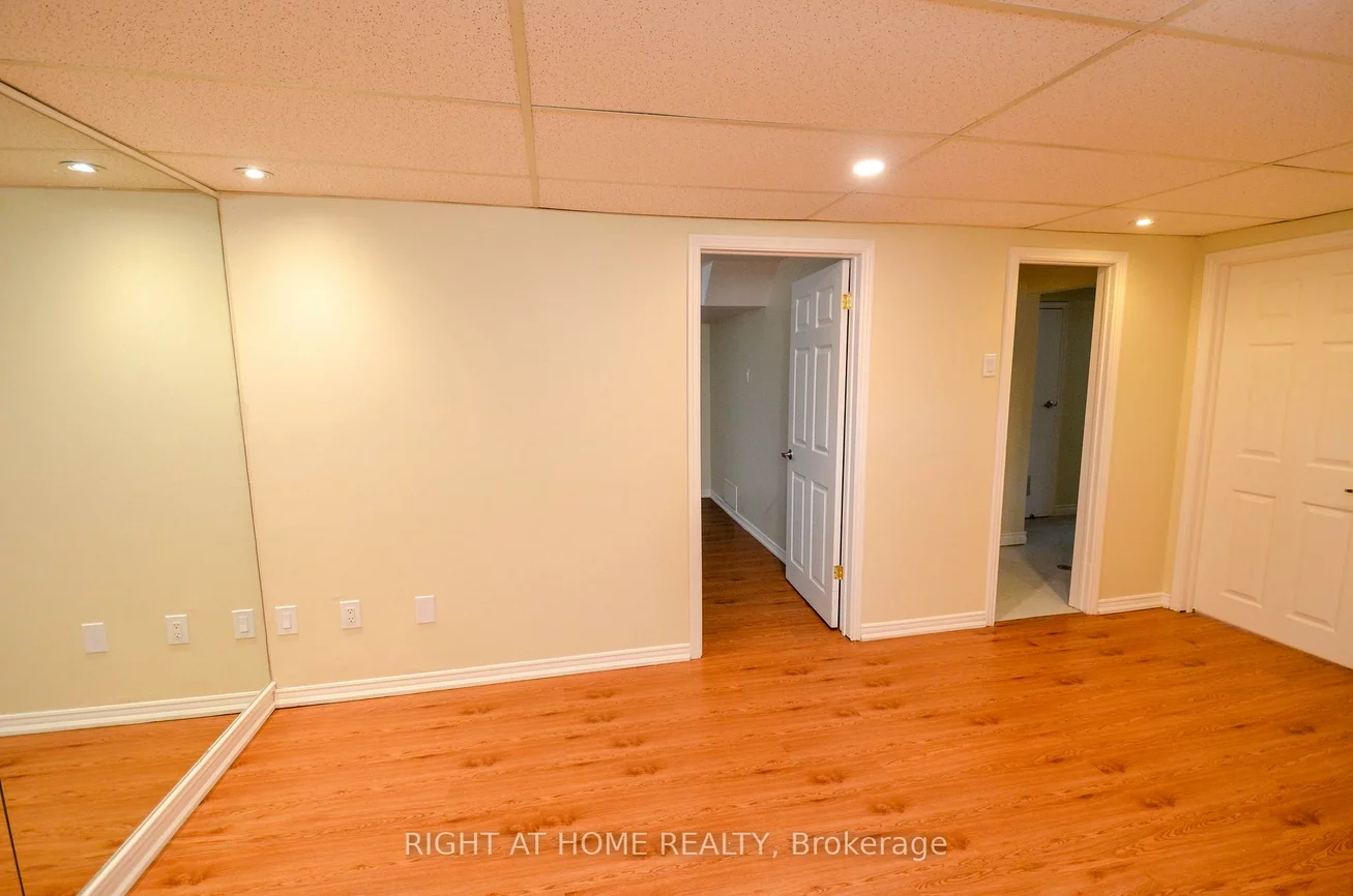 203, Kingsdale, Willowdale East, Toronto