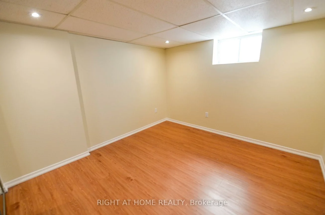 203, Kingsdale, Willowdale East, Toronto