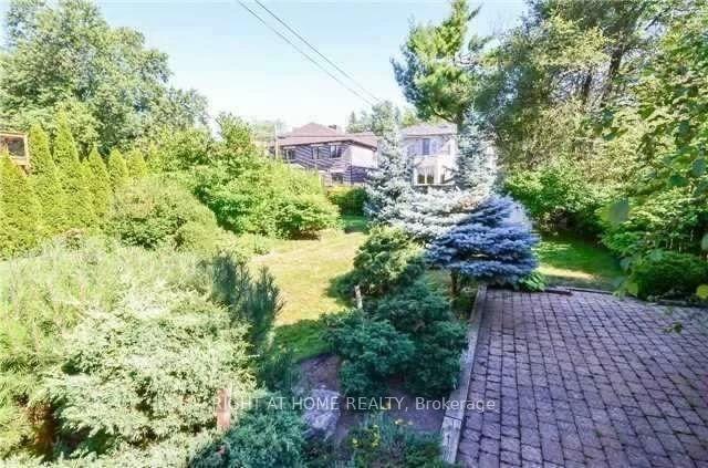 203, Kingsdale, Willowdale East, Toronto