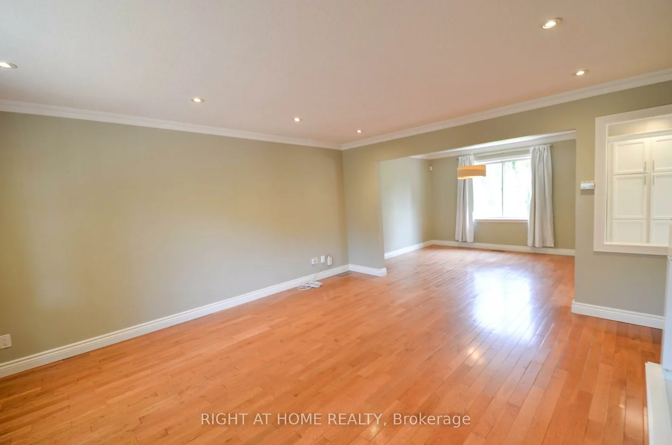 203, Kingsdale, Willowdale East, Toronto