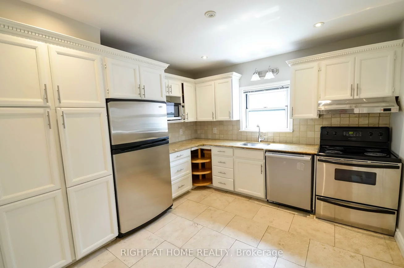 203, Kingsdale, Willowdale East, Toronto