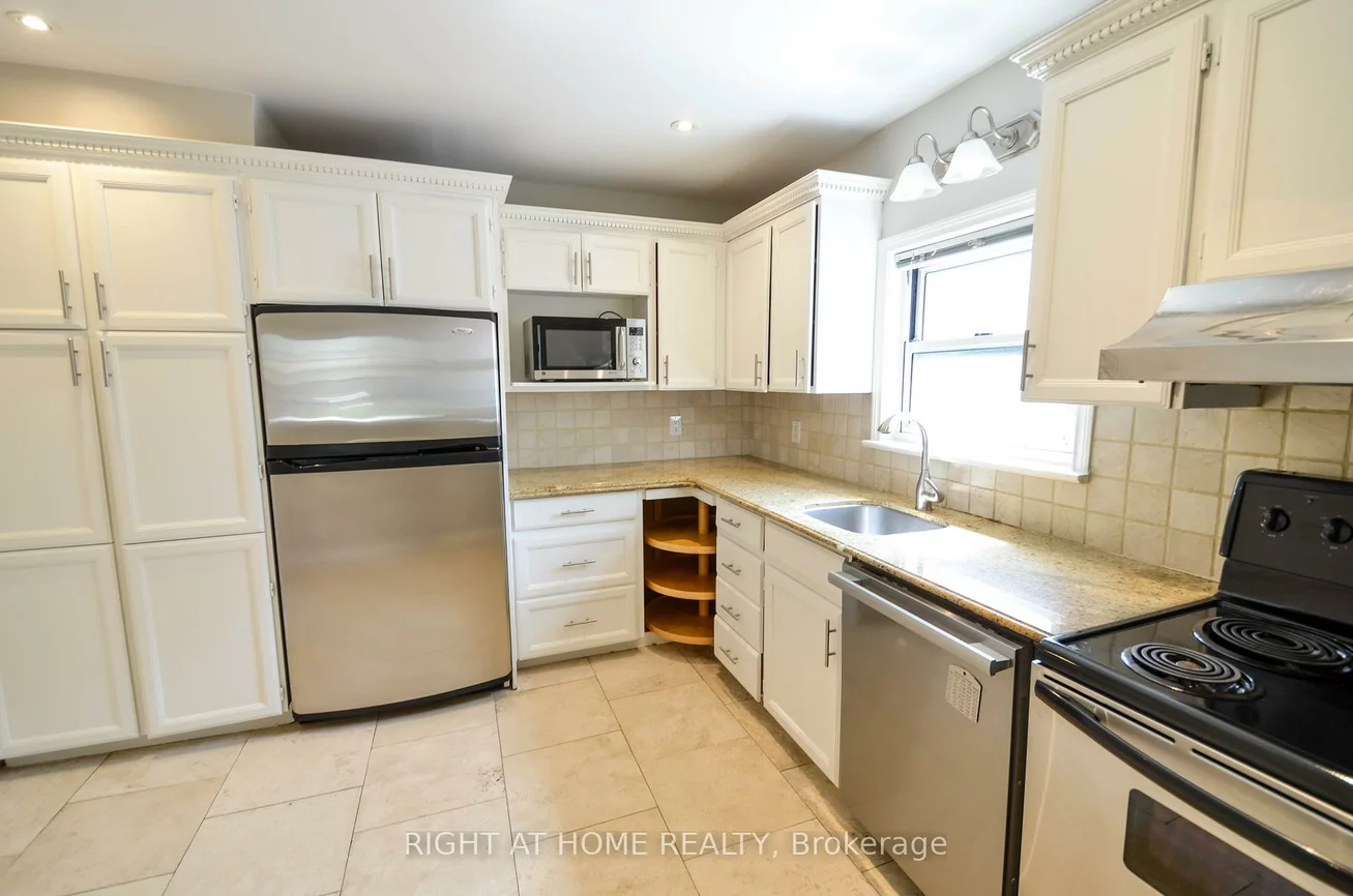 203, Kingsdale, Willowdale East, Toronto