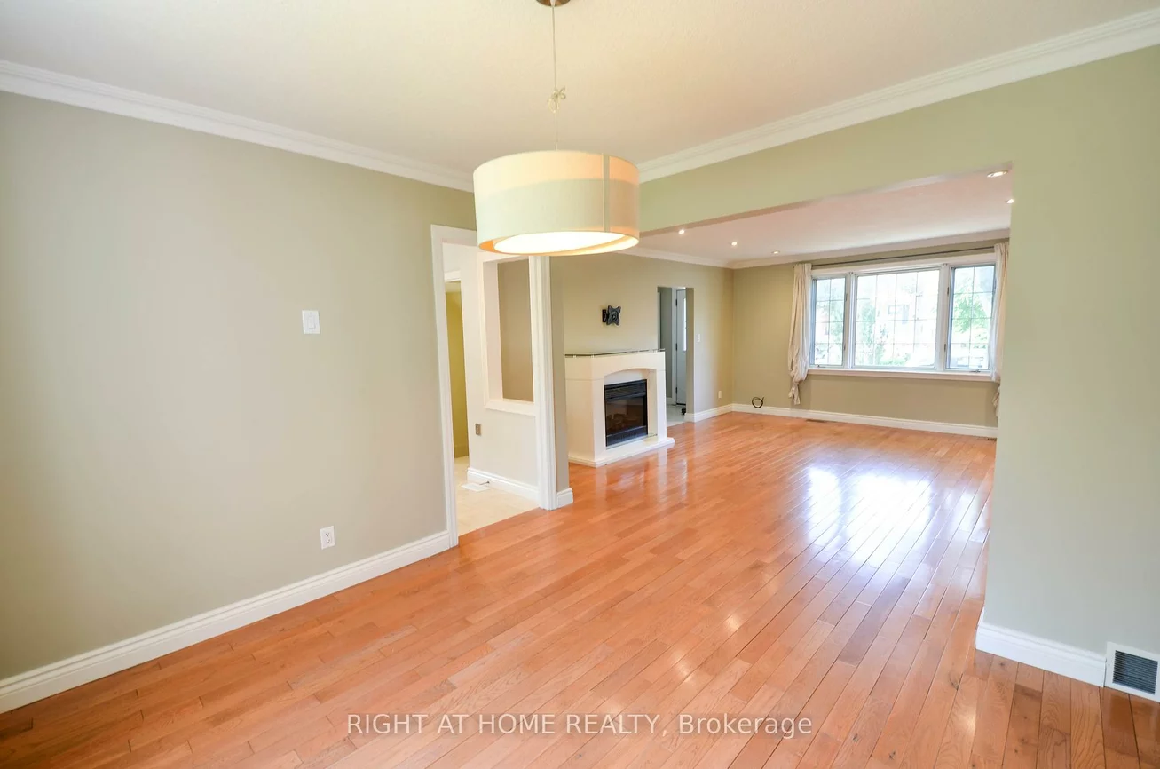 203, Kingsdale, Willowdale East, Toronto