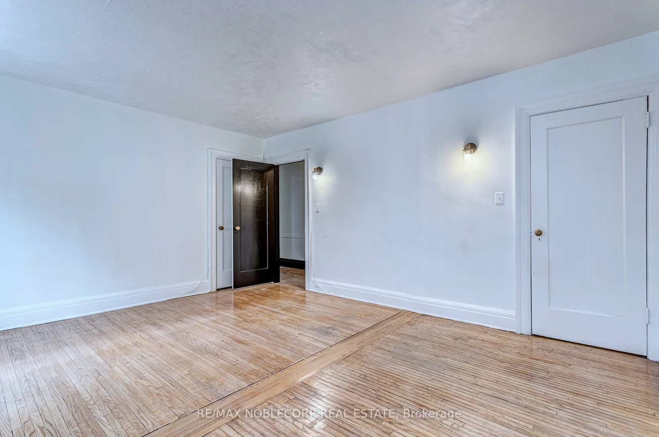 809, Duplex, Lawrence Park South, Toronto