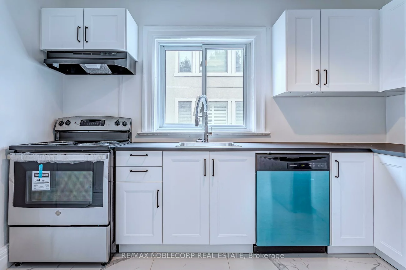 809, Duplex, Lawrence Park South, Toronto