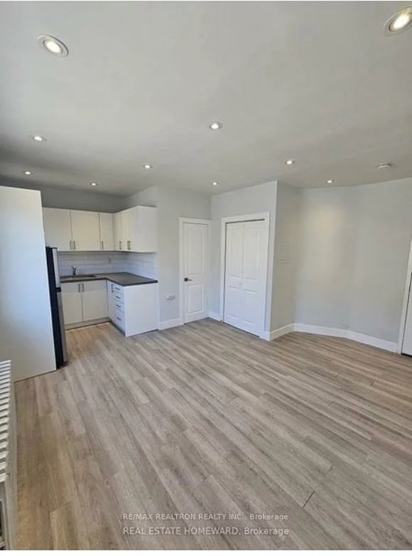312, Douglas, Bedford Park-Nortown, Toronto