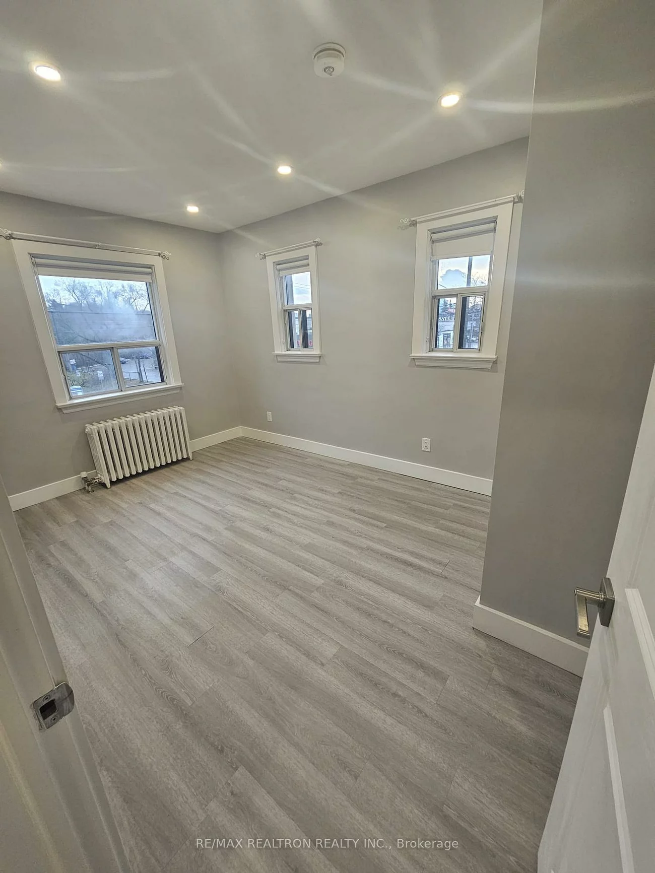 312, Douglas, Bedford Park-Nortown, Toronto