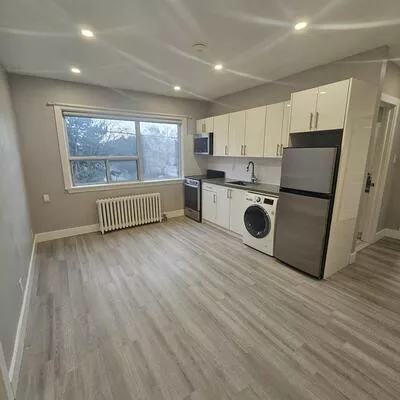 312, Douglas, Bedford Park-Nortown, Toronto