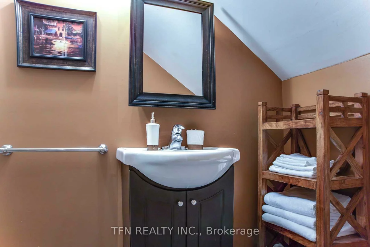 250, St. Clair, Rosedale-Moore Park, Toronto