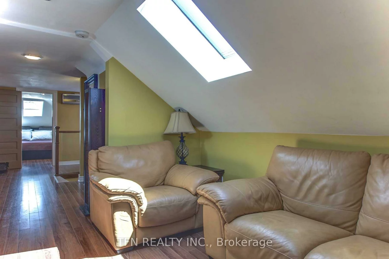 250, St. Clair, Rosedale-Moore Park, Toronto