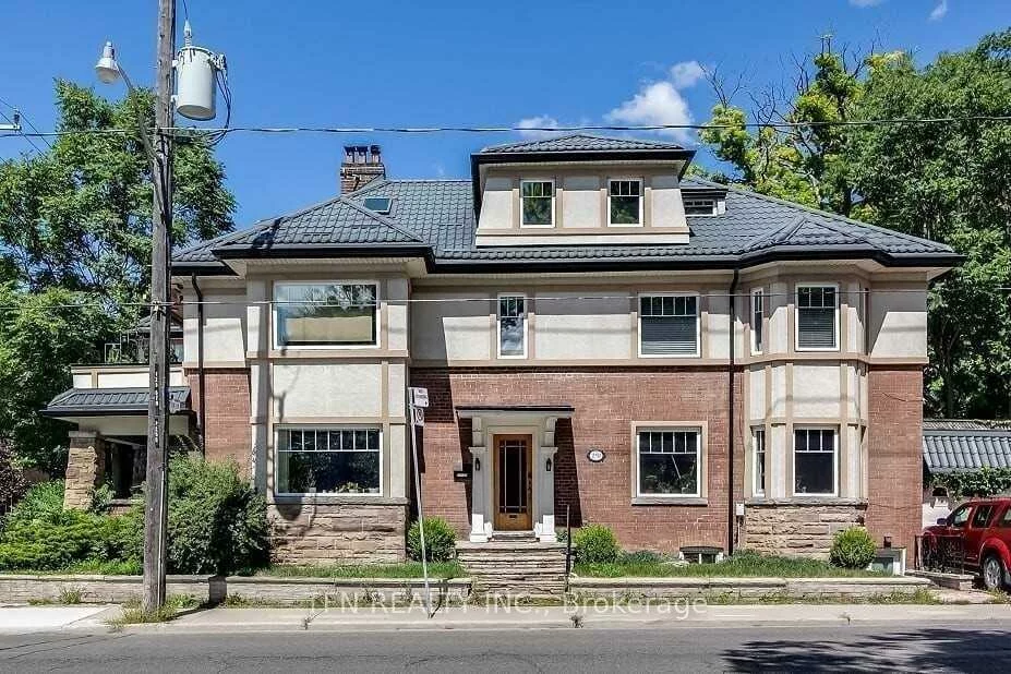 250, St. Clair, Rosedale-Moore Park, Toronto