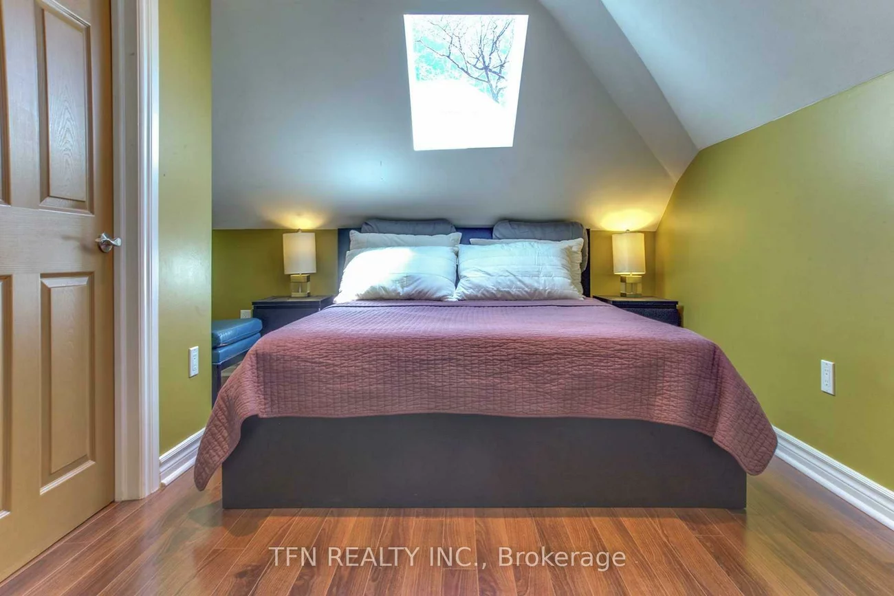 250, St. Clair, Rosedale-Moore Park, Toronto