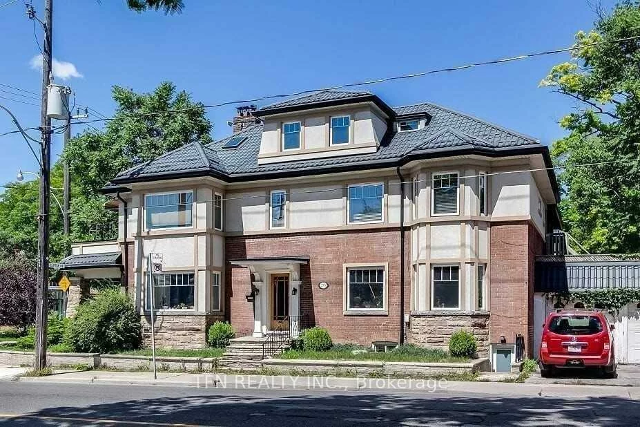 250, St. Clair, Rosedale-Moore Park, Toronto