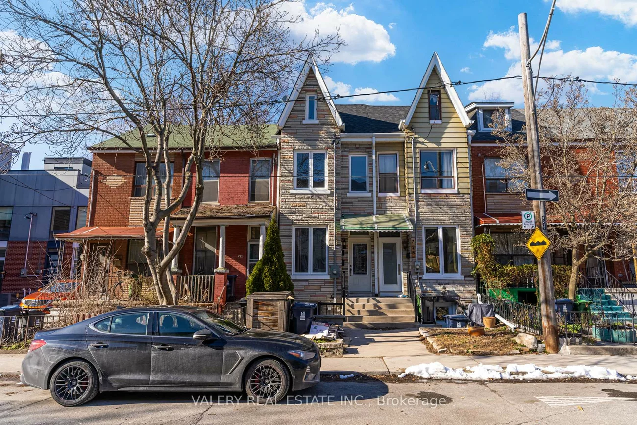 730, Adelaide, Niagara, Toronto