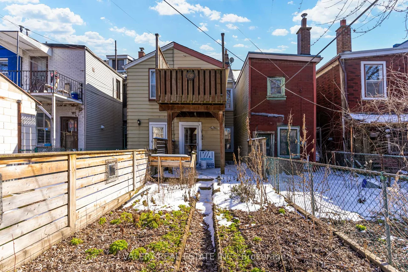 730, Adelaide, Niagara, Toronto