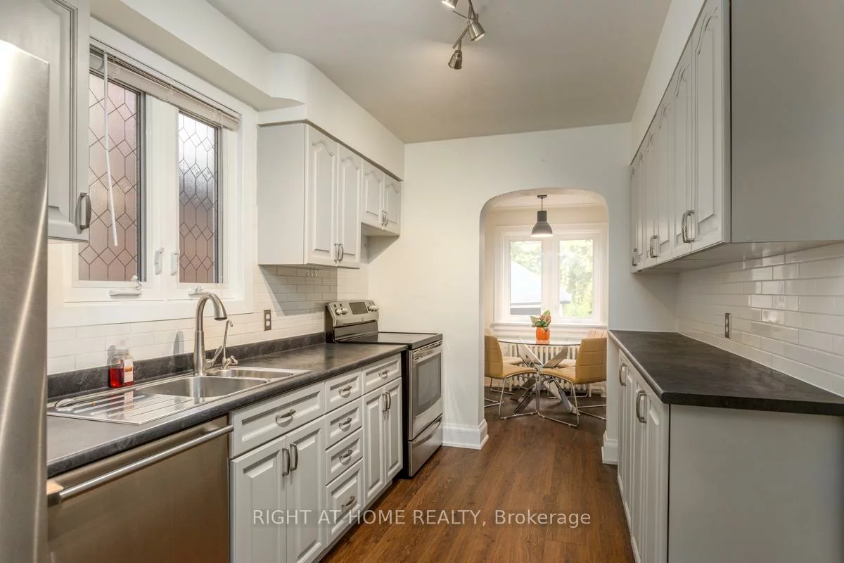 94, Roe, Bedford Park-Nortown, Toronto