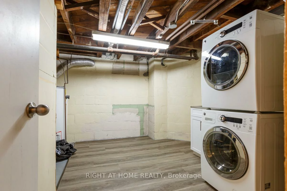 94, Roe, Bedford Park-Nortown, Toronto