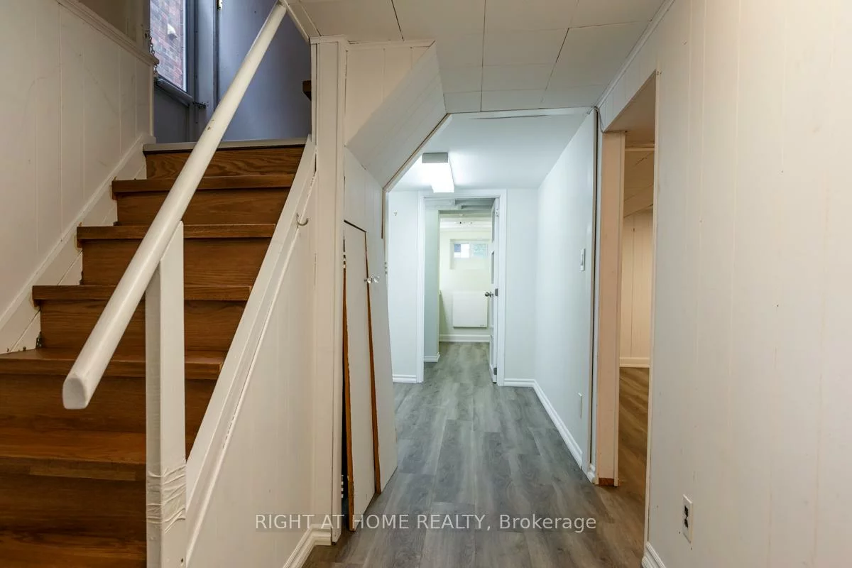 94, Roe, Bedford Park-Nortown, Toronto