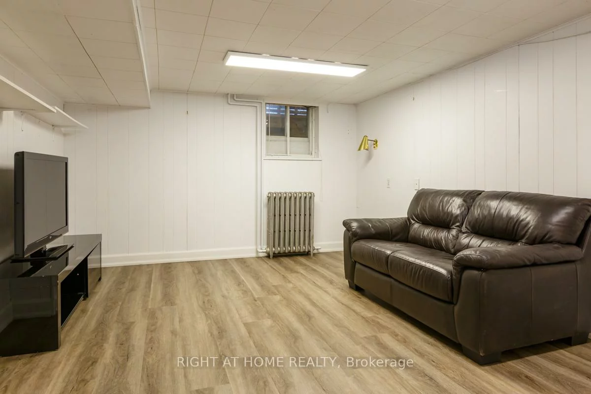 94, Roe, Bedford Park-Nortown, Toronto