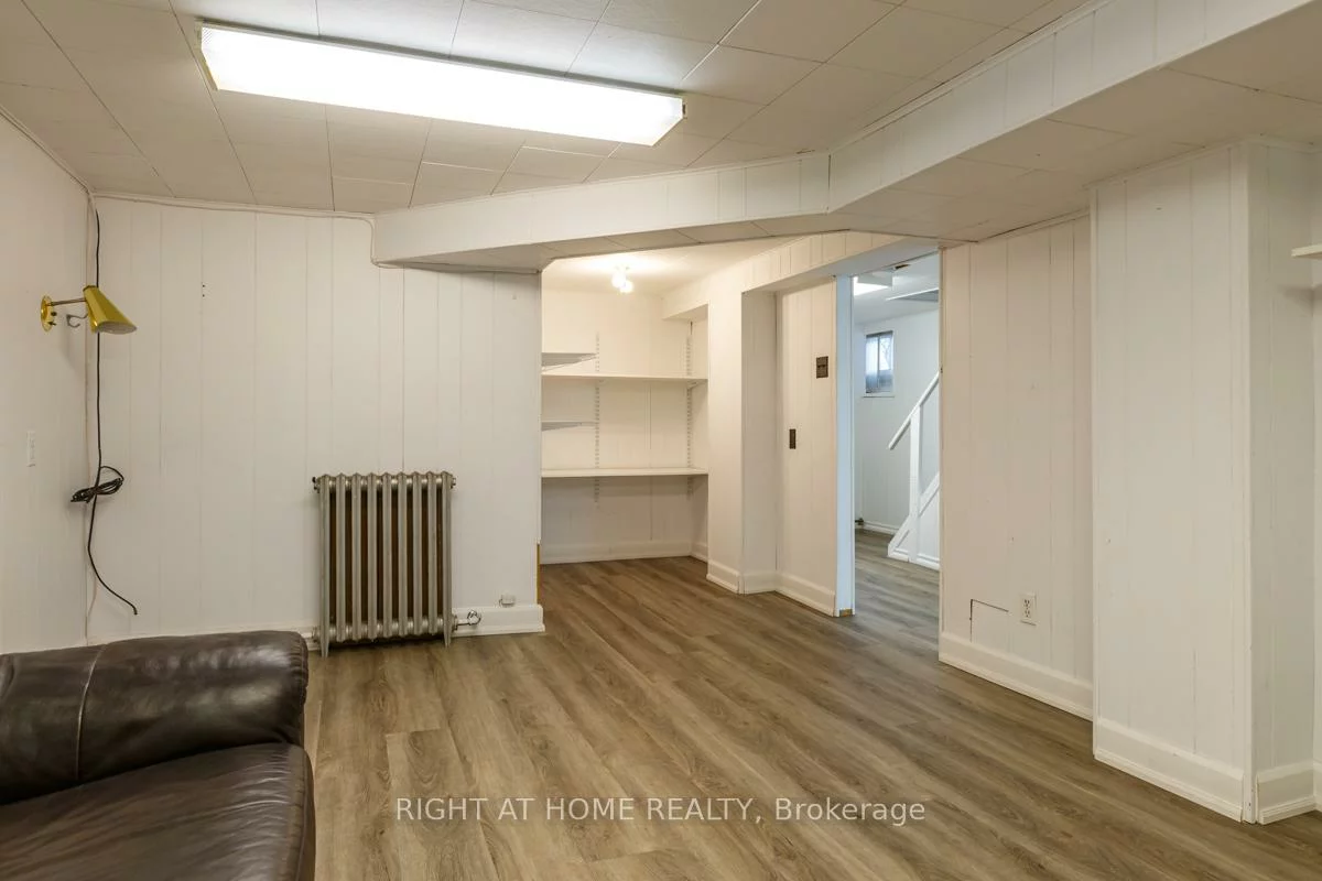 94, Roe, Bedford Park-Nortown, Toronto