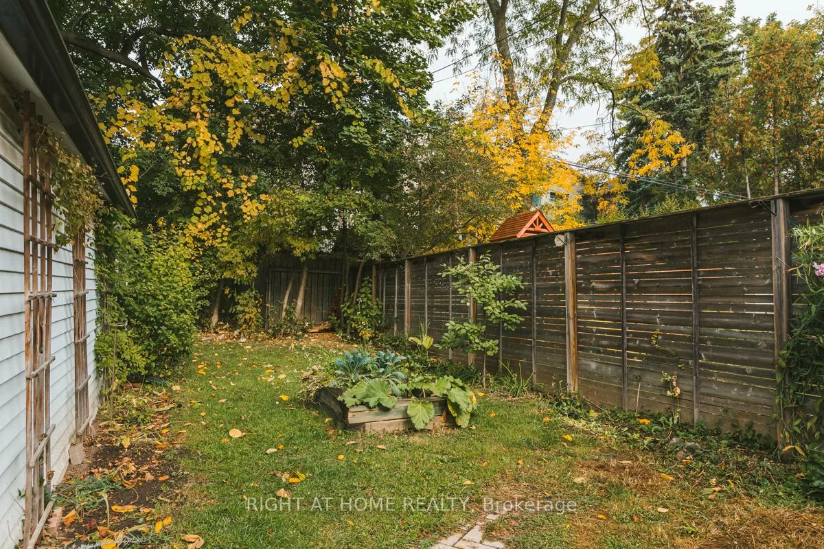 94, Roe, Bedford Park-Nortown, Toronto