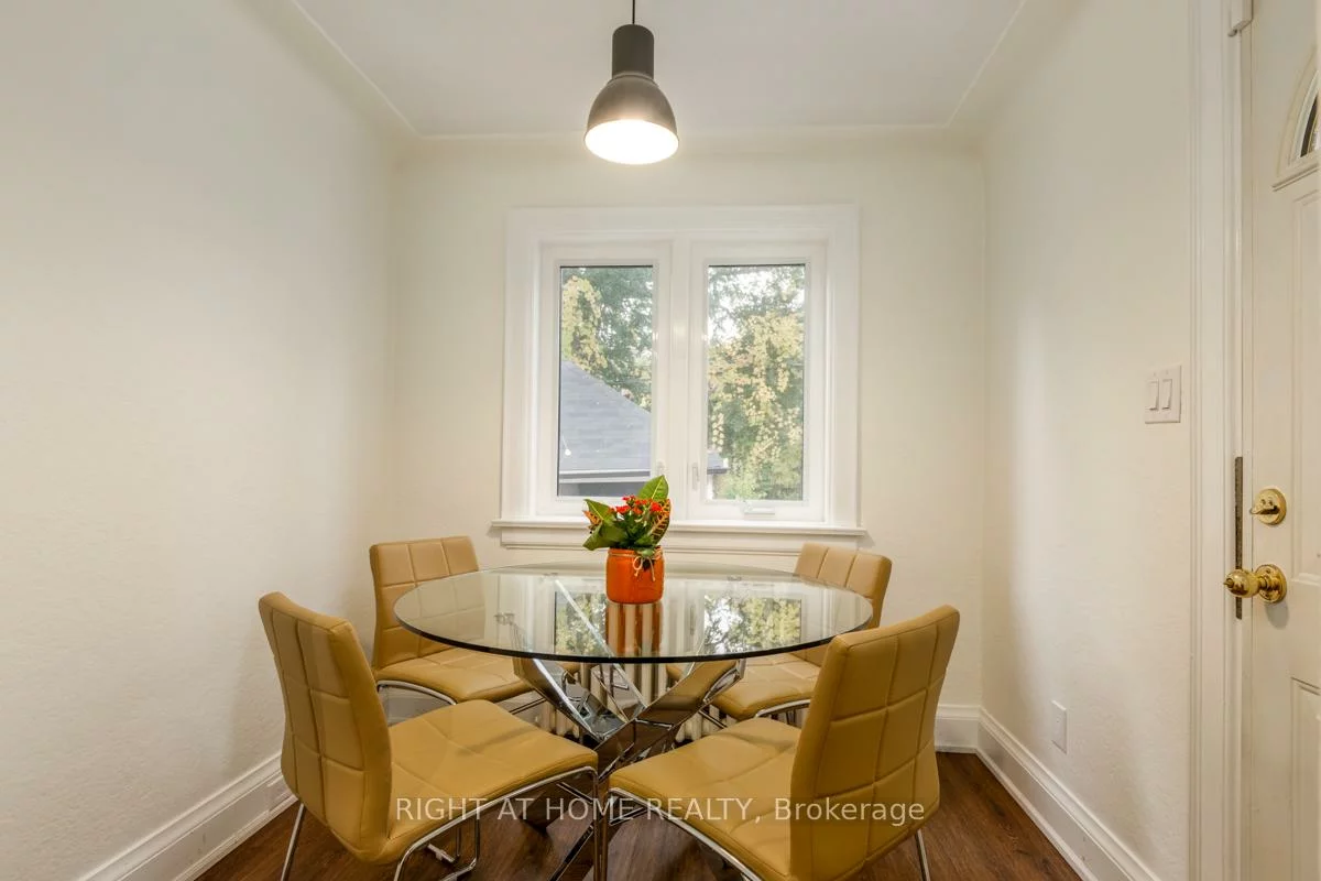94, Roe, Bedford Park-Nortown, Toronto